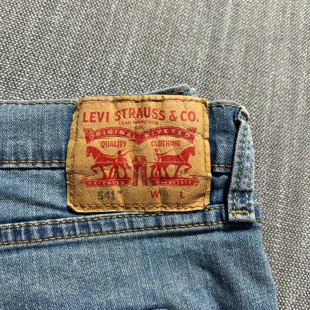 Levis 541 Athletic Taper Mens 52x30 Blue Medium Wash Stretch Denim Jeans